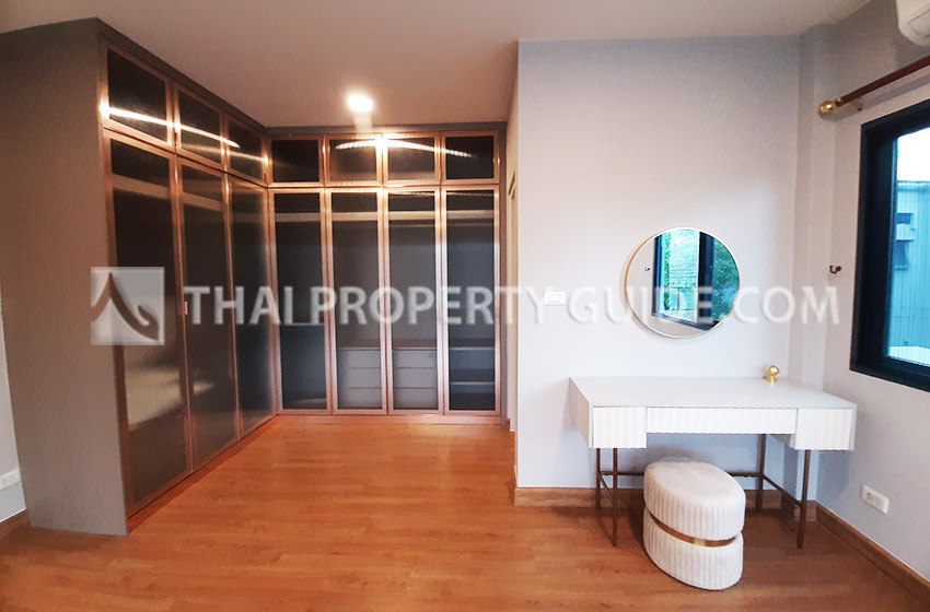 House with Shared Pool in Bangnatrad 